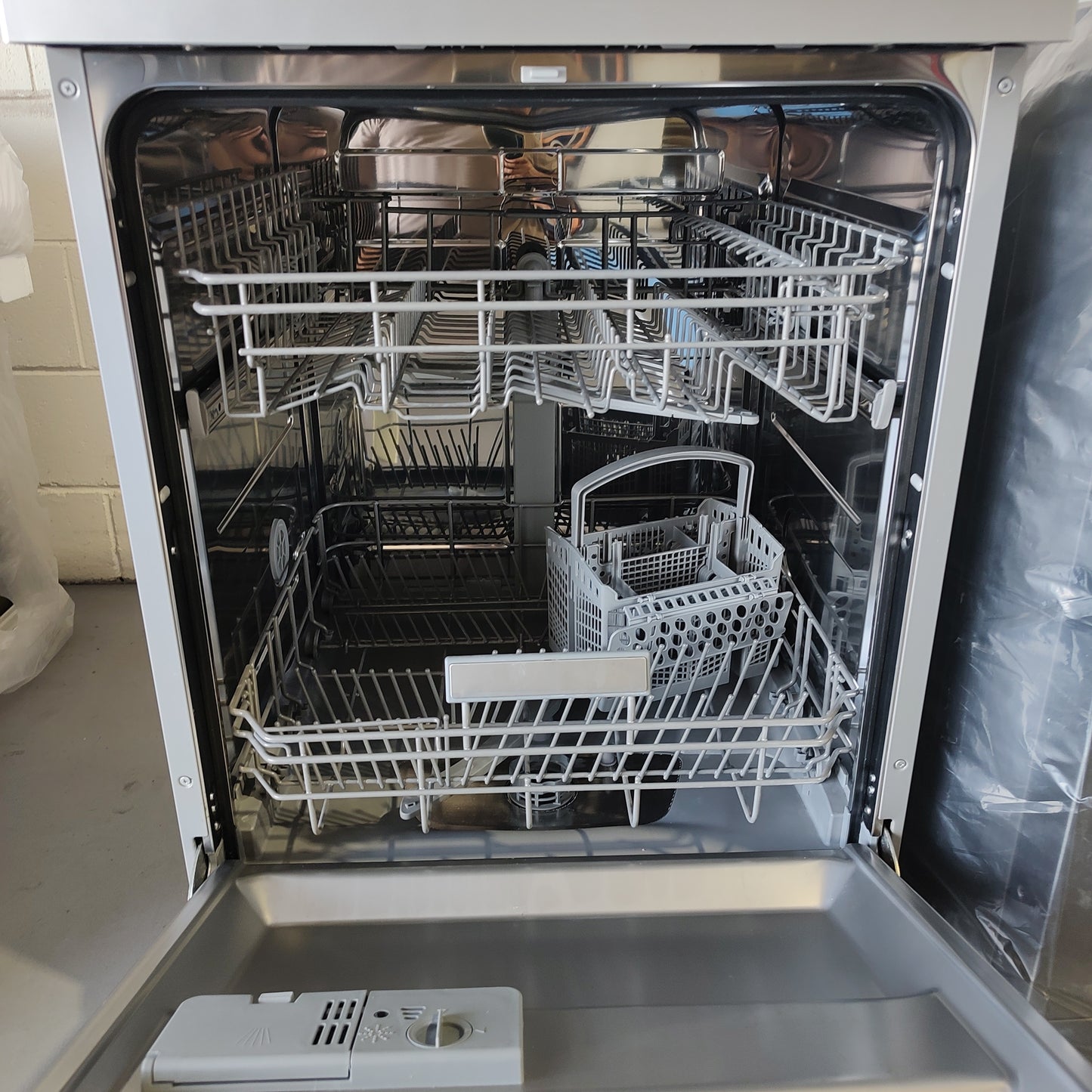 Electrolux Freestanding Dishwasher ESF6102XA