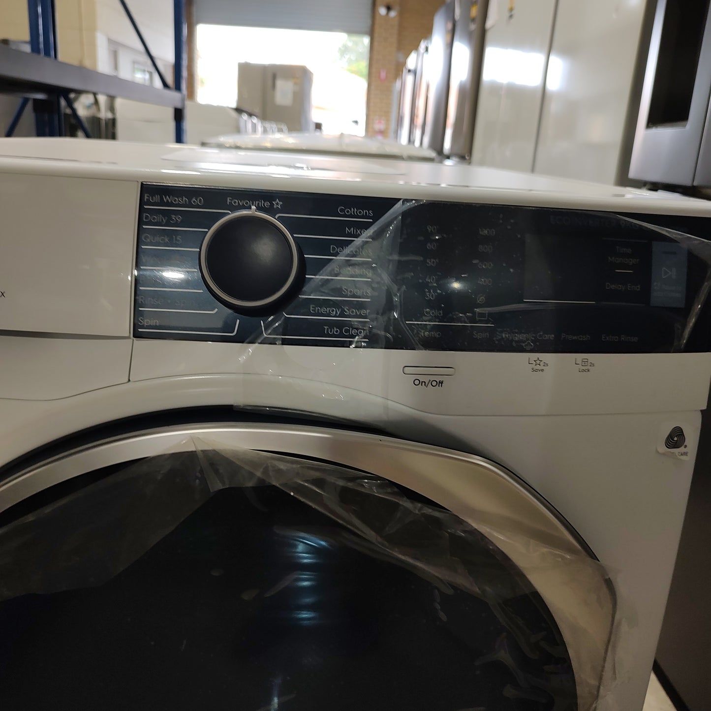 Electrolux 9kg Front Load Washing Machine with UltraMix EWF9024Q5WB