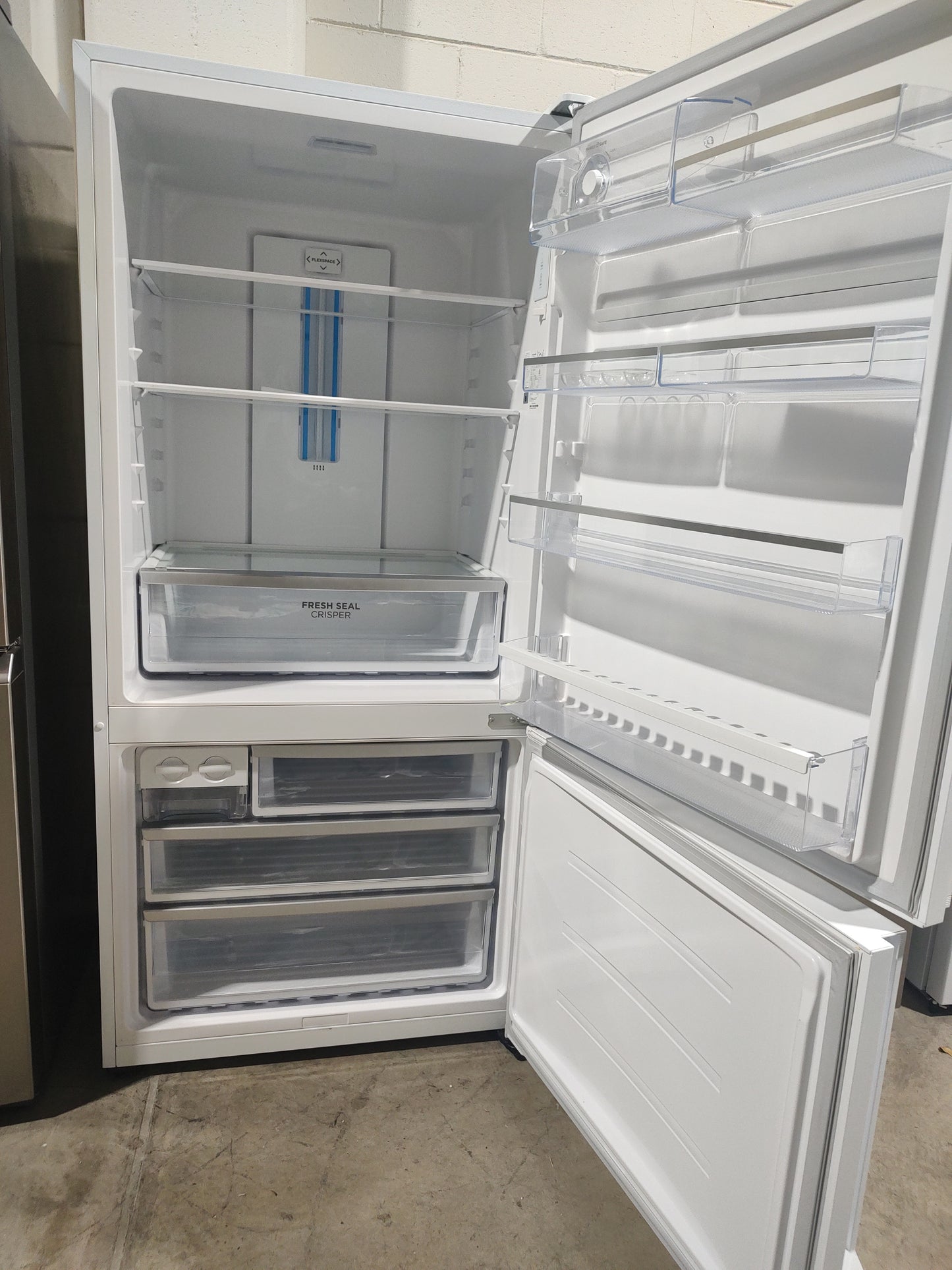 528L White bottom mount fridge